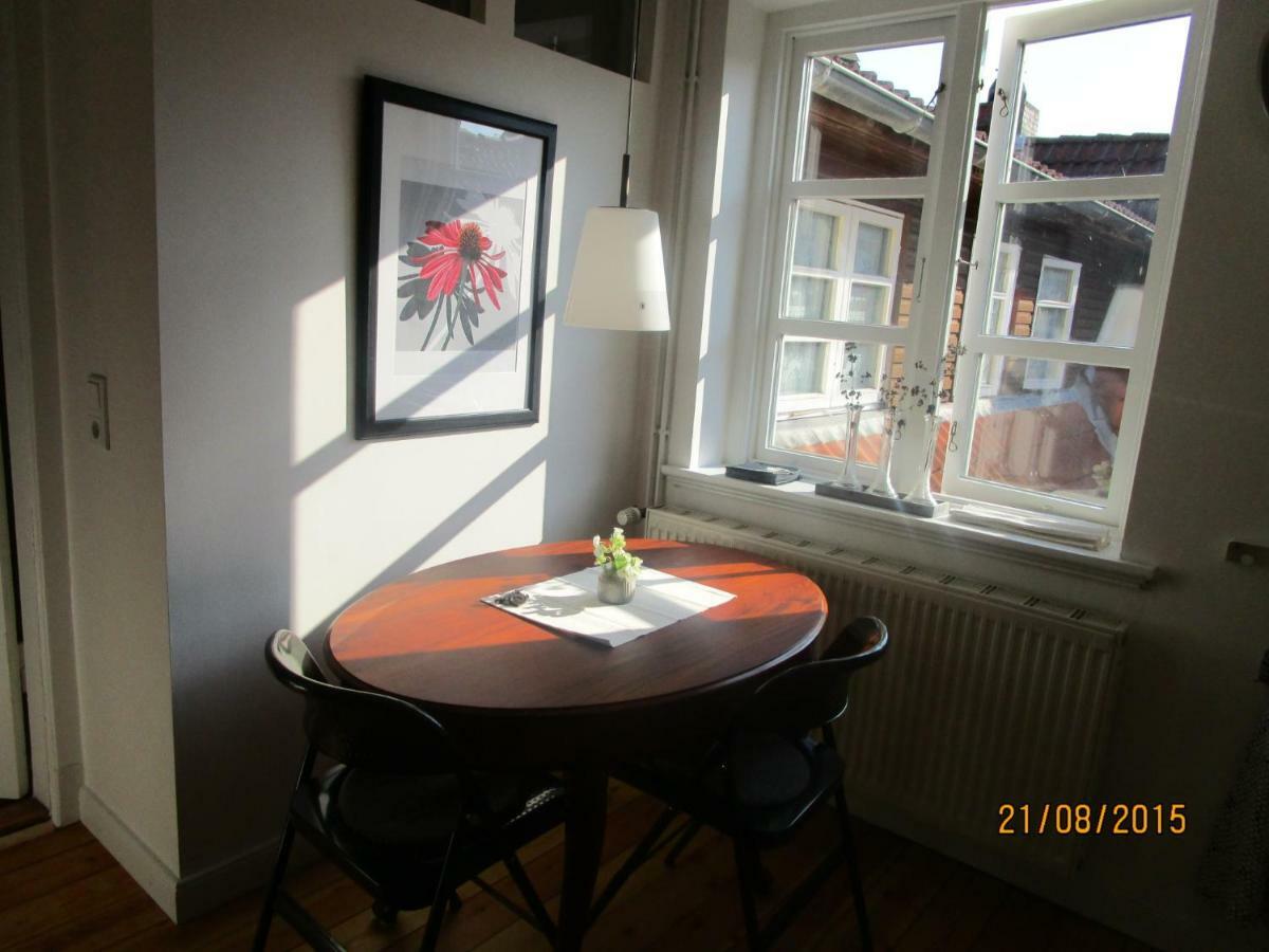 Ferienwohnungen Hebbel Husum  Exterior foto